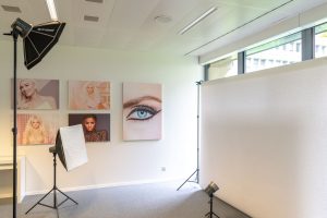 Studio photo fond blanc portrait